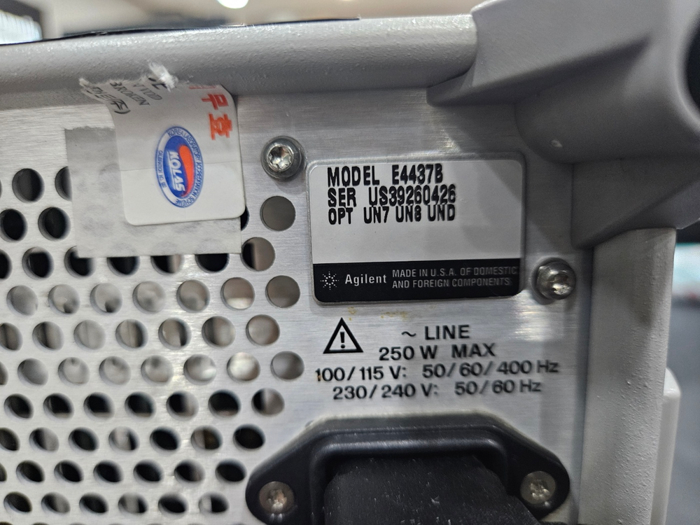 Agilent 4437B Signal Generator 이미지