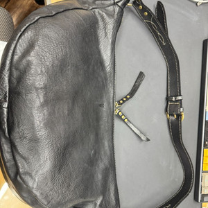 프라이 25FW 하프문 숄더백(블랙)