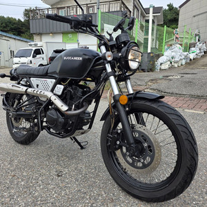 부캐너125 23년 6천 신차급컨디션 판매합니다