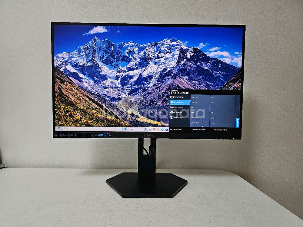 Lenovo Legion 27-10 모니터입니다.--0