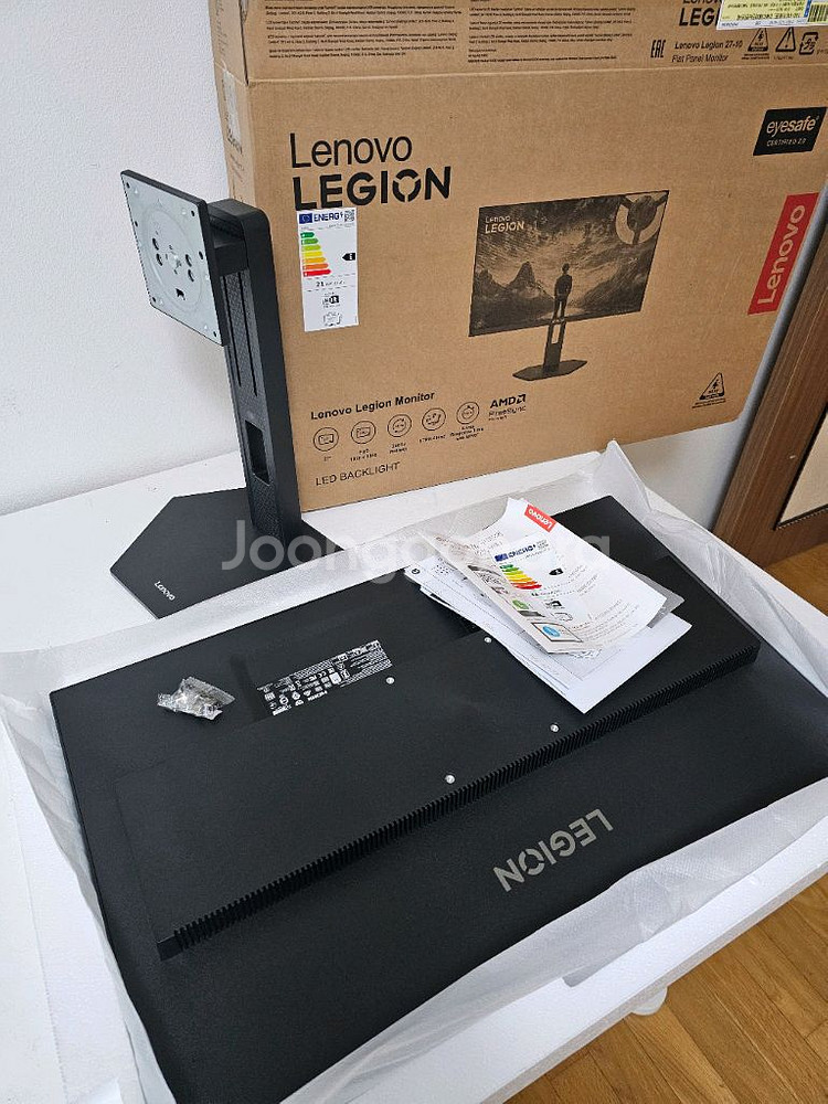 Lenovo Legion 27-10 모니터입니다.--2