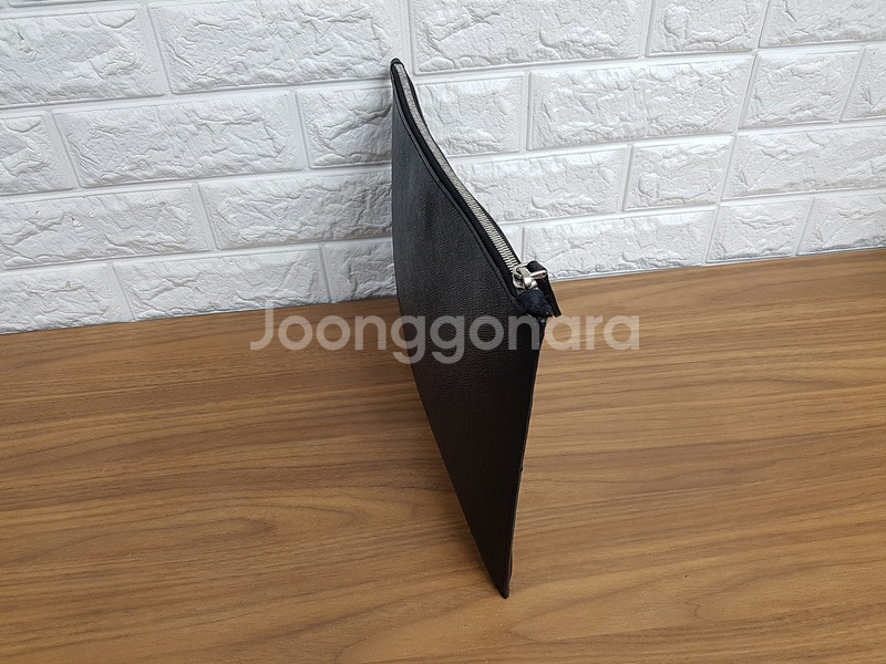 프라다 클러치백 (남여공용가능) 정품 사피아노가죽--3