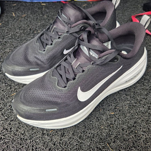 나이키 보메로 플러스 260(네고끝)