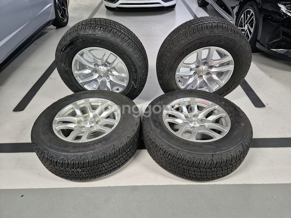굿이어 Wrangler 타이어 + 쉐보레 휠 4개.--1