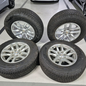 굿이어 Wrangler 타이어 + 쉐보레 휠 4개.