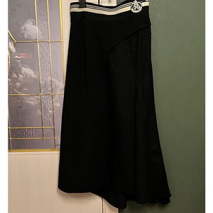 한섬 오즈세컨 자수 플레어 블랙 검정 스커트 치마