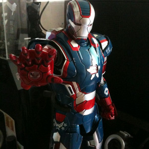 핫토이 아이언맨 아이언페이트리엇(다이케스트)핫토이 한정