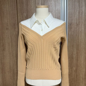 잇미샤 셔츠 카라 니트 풀오버 (베이지) 미착용 새상품