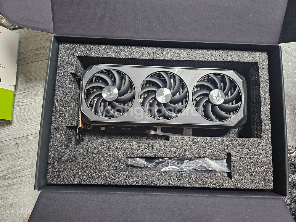 Zotac rtx5080 amp infinity--2