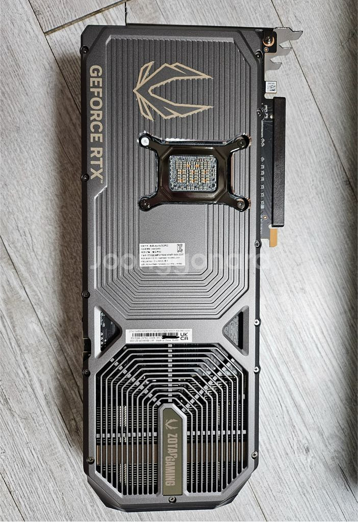 Zotac rtx5080 amp infinity--3