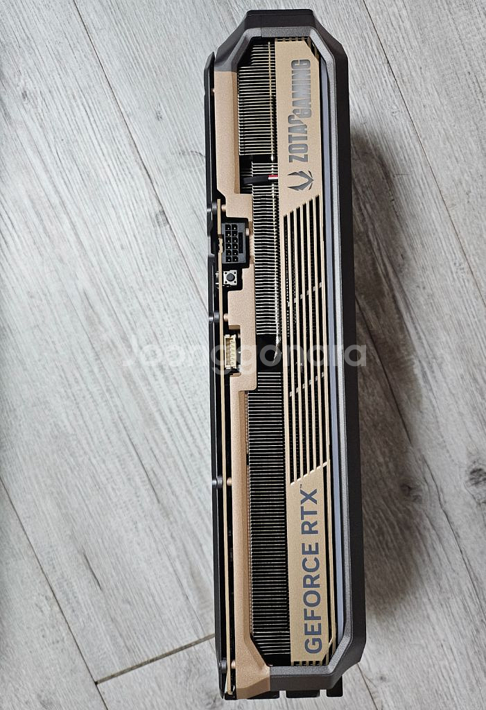 Zotac rtx5080 amp infinity--5