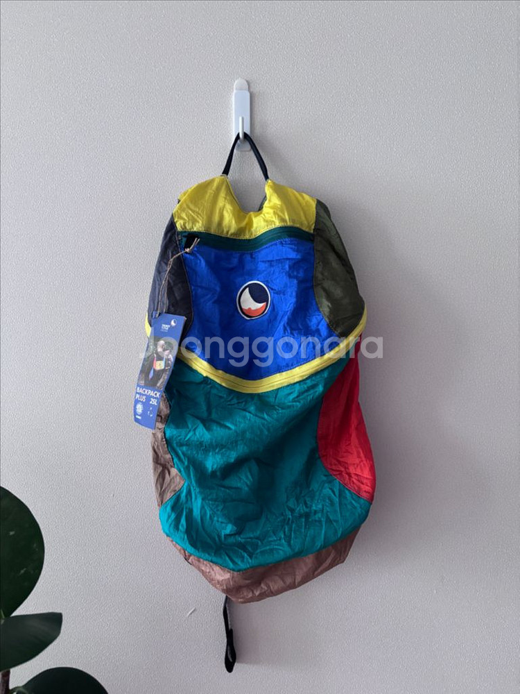 (새상품)티켓투더문 백팩 플러스 25L 유니크 멀티컬러--1