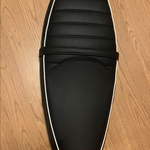 트라이엄프 T120 순정 시트 블랙 이미지