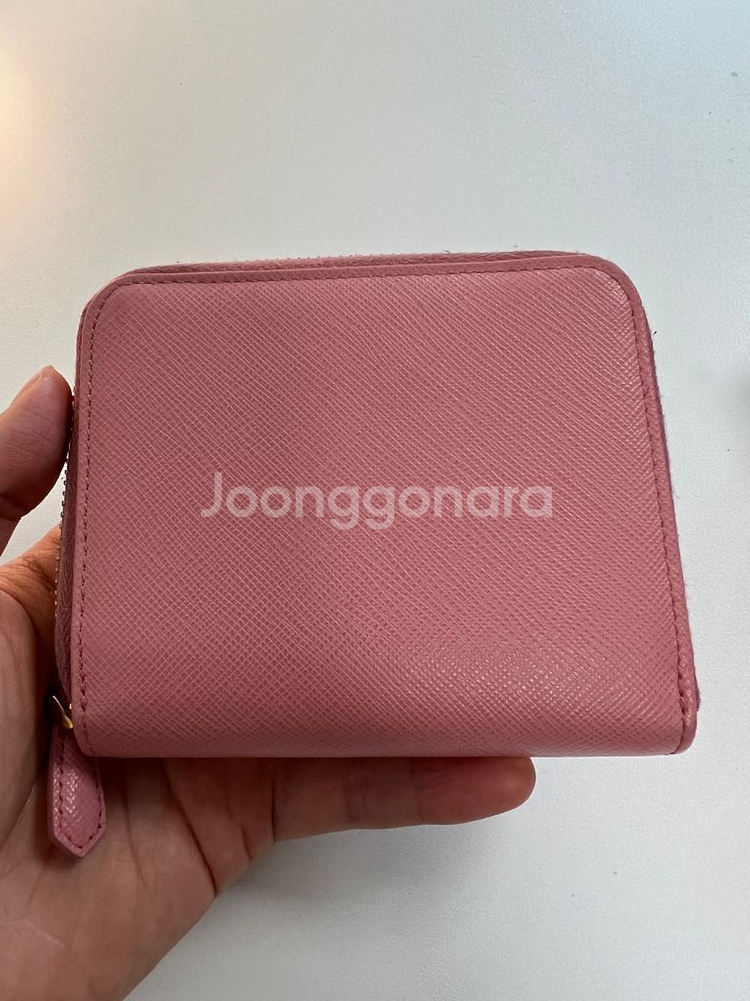 프라다 사피아노 가죽반지갑--1