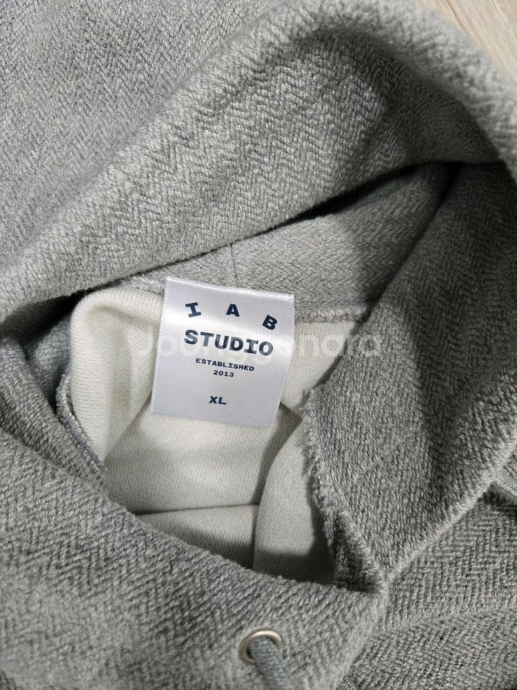 아이앱 스튜디오 XL 후드티 팝니다--0