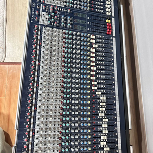 Soundcraft LX7 믹서 랙케이스 포함 이미지