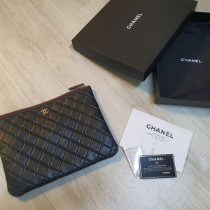 샤넬 클러치 뉴미듐 램스킨