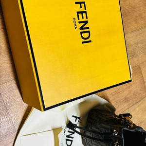 펜디 몬트레조 버킷백