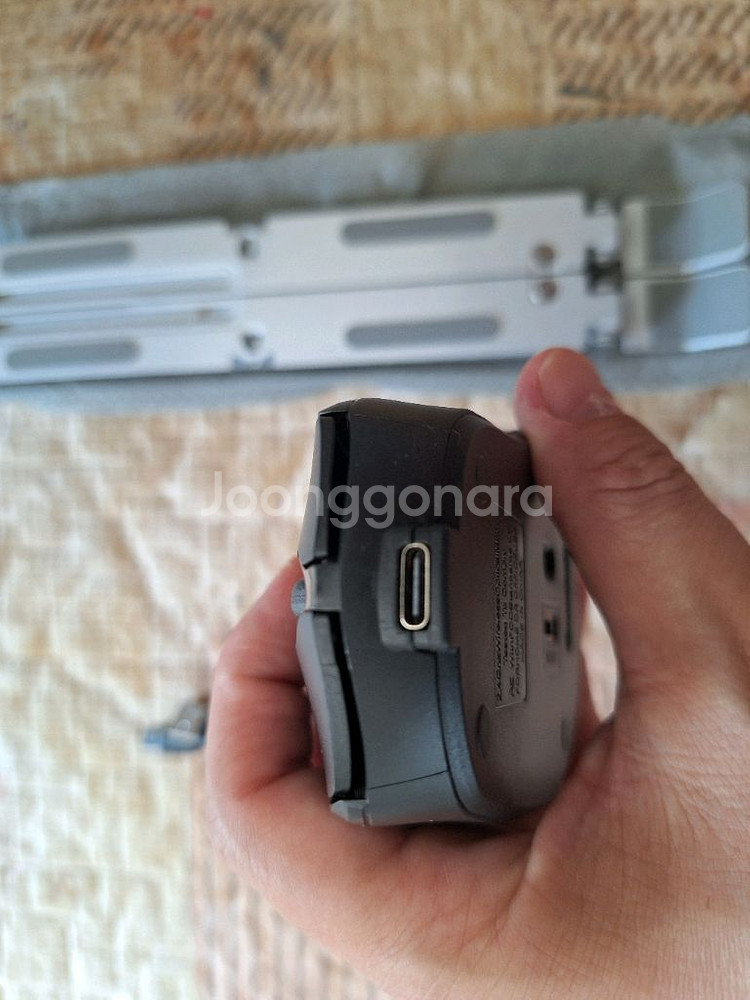 노트북거치대+무선충전마우스새거입니다.마우스는 핸드폰c타--2