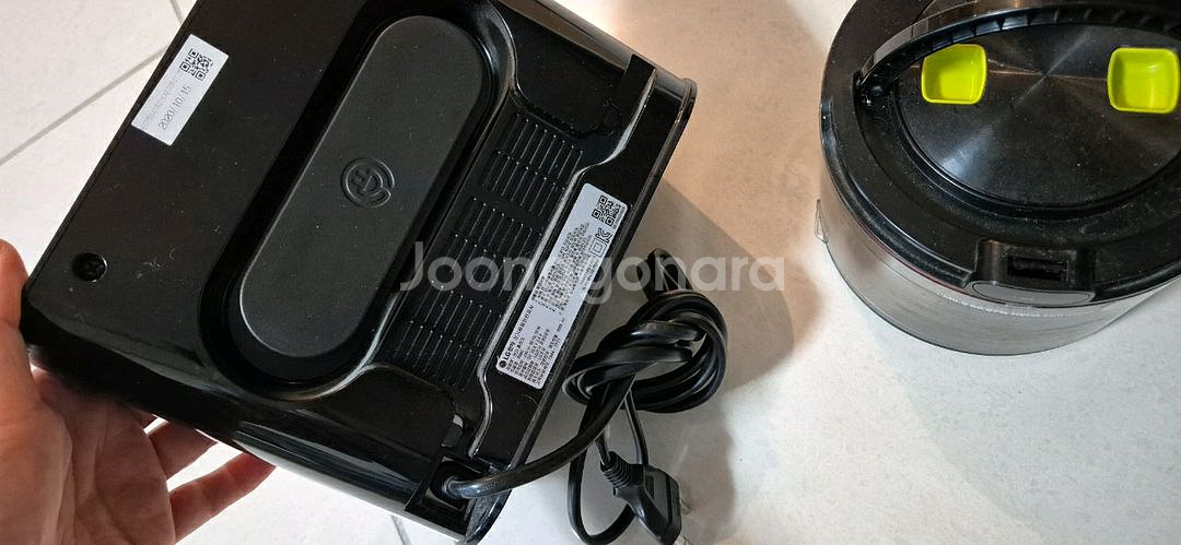 엘지 R9로봇청소기용 충전거치대*먼지통팝니다--2