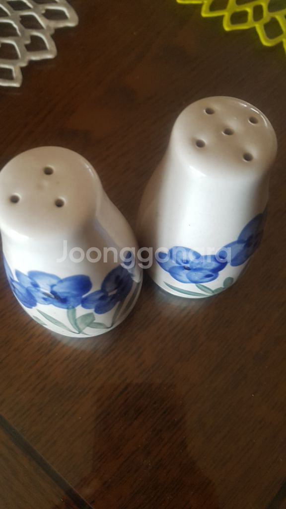 앤틱 BAWAG 소금 후추통 세트--1