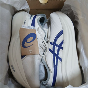 아식스 젤님버스27 ATC 270사이즈 판매합니다