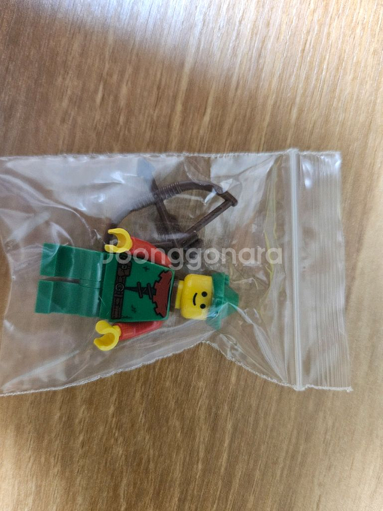 레고 정품 포레스트 피규어 판매합니다.--0