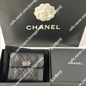 정품 샤넬 보이 반지갑 블랙 캐비어 새상품 110만원