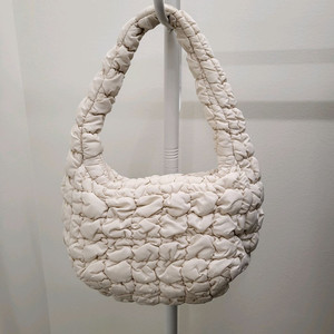 코스 퀼티드 미니 토트백