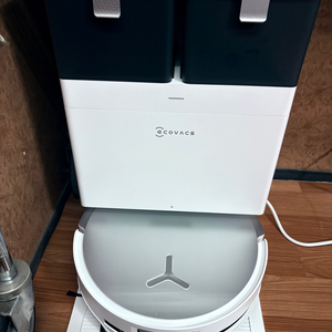 에코백스 디봇 X8 프로 옴니 로봇청소기 팝니다.