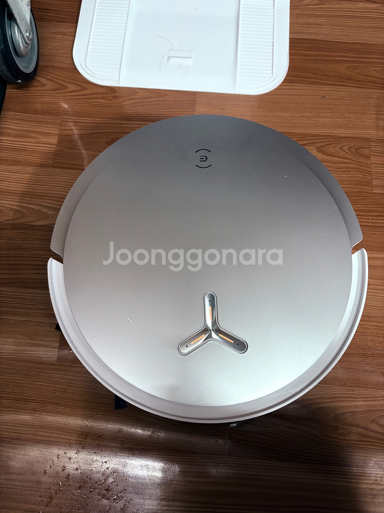 에코백스 디봇 X8 프로 옴니 로봇청소기 팝니다.--2