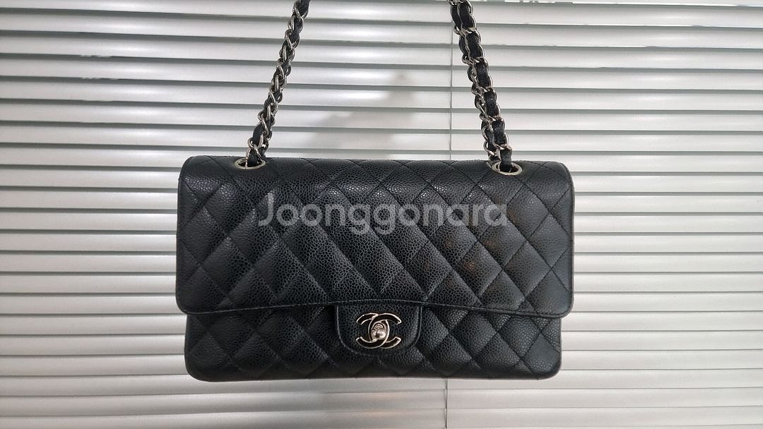 샤넬 클래식 미듐 캐비어 은장 블랙--0