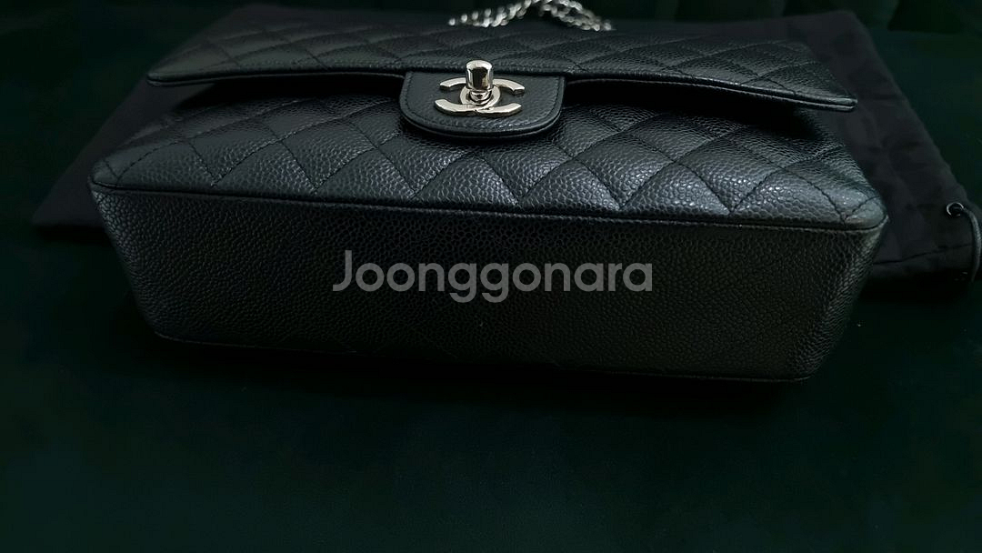 샤넬 클래식 미듐 캐비어 은장 블랙--3