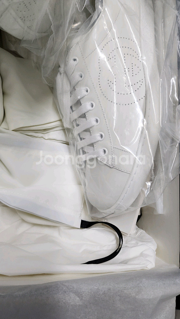 구찌 인터로킹G 스니커즈 팝니다--1