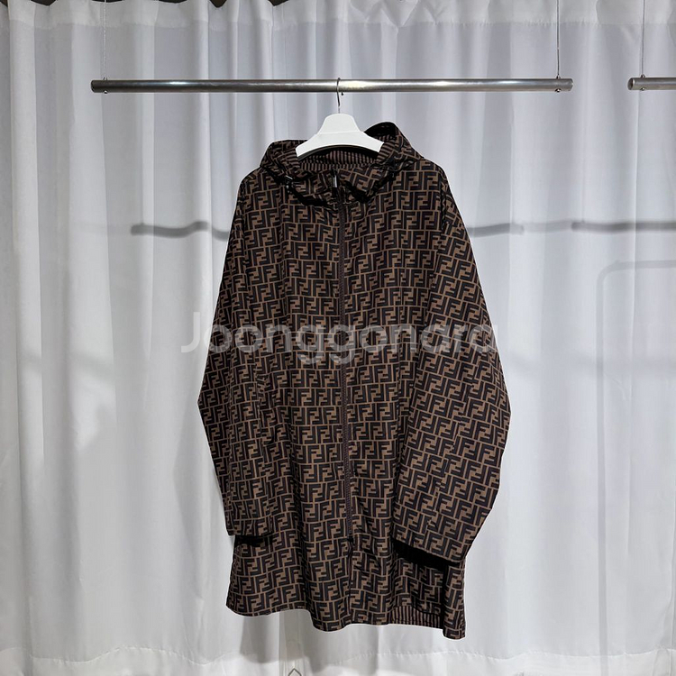 (54)펜디 FF 모노그램 리버시블 롱 바람막이--0