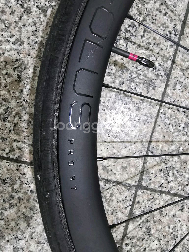 본트래거 에올루스 프로 카본 37 팝니다.--1