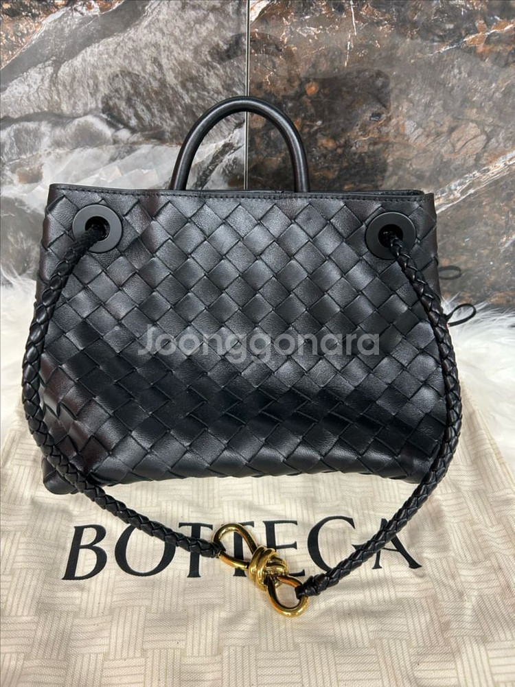 품명 : 보테가베네타 안디아모 토트백--0