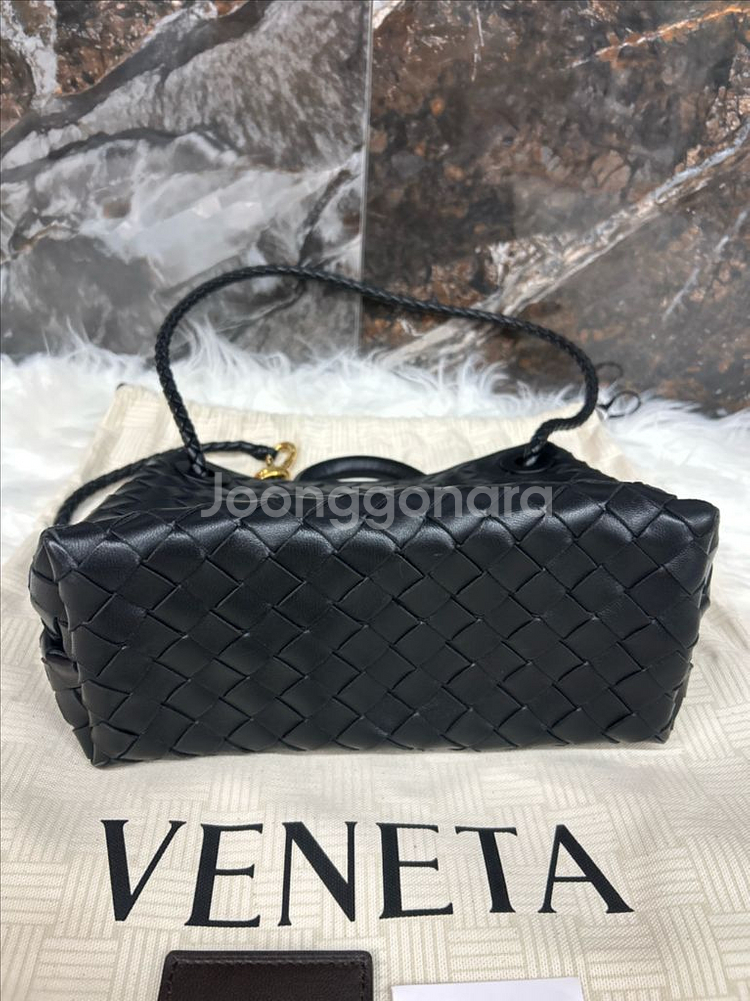 품명 : 보테가베네타 안디아모 토트백--1