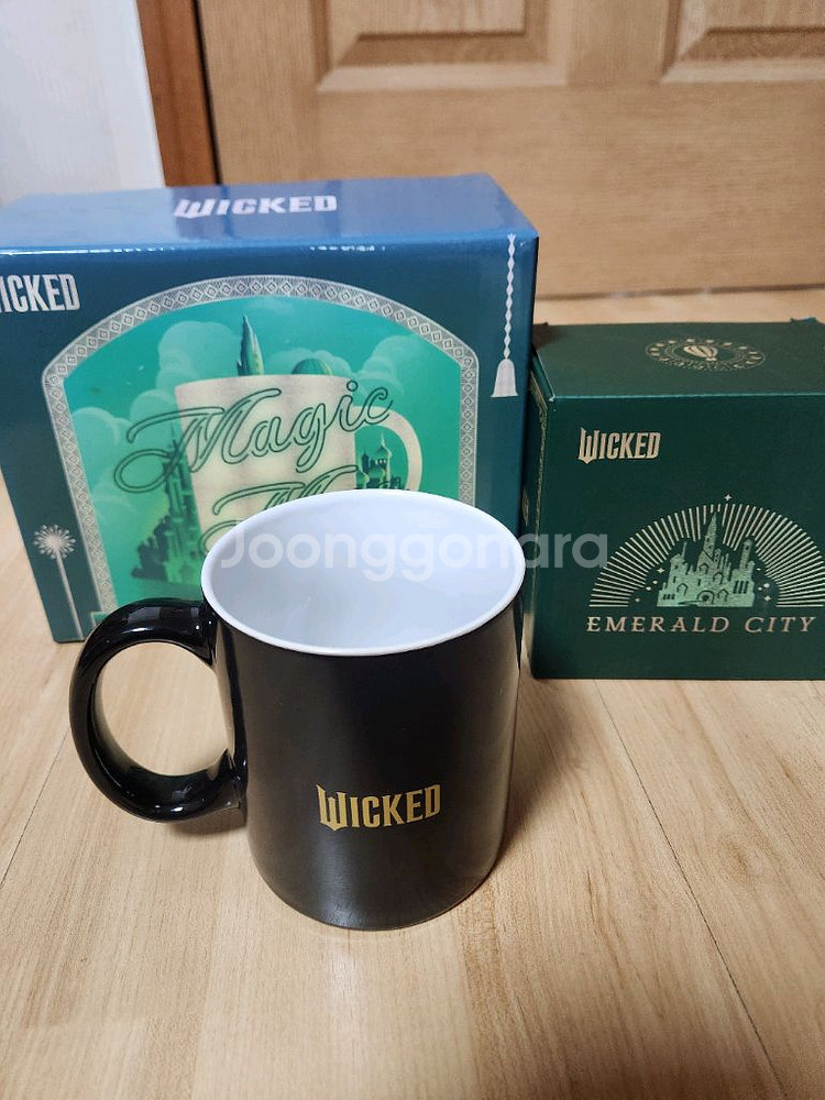 위키드 머그컵 블랙 에메랄드 시티 2만원--1