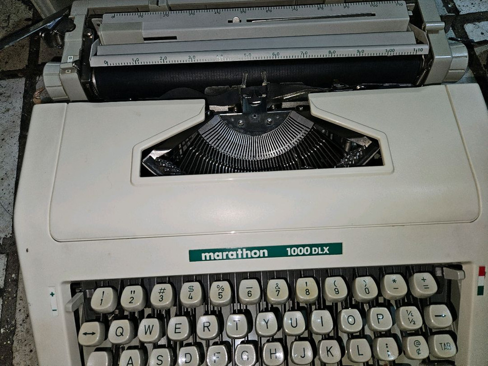 마라톤한글타자기1000DlX입니다 이미지