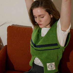 바이탈싸인 컷아웃 니트 베스트