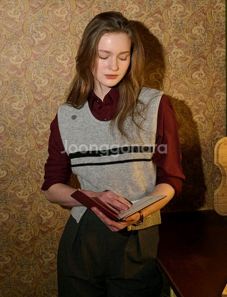 바이탈싸인 컷아웃 니트 베스트--5