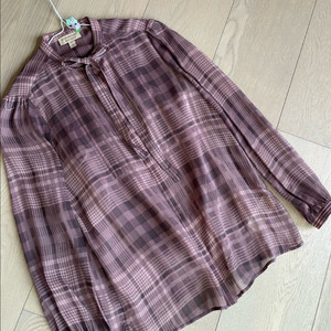 버버리 실크블라우스