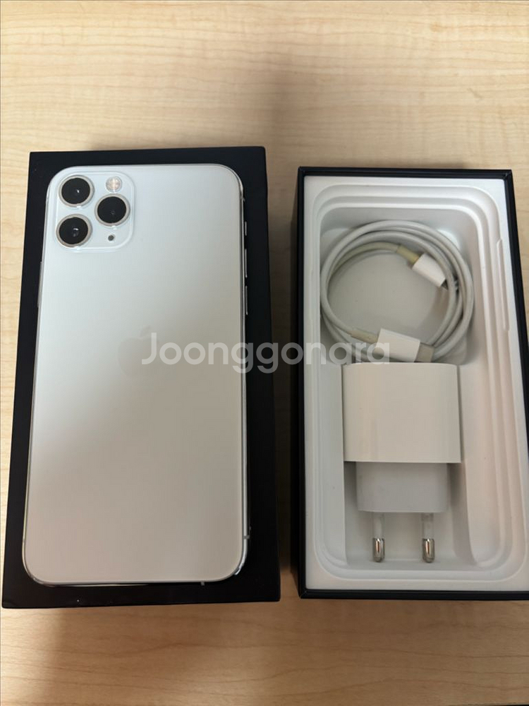 아이폰11pro64gb 실버 판매합니다.--2