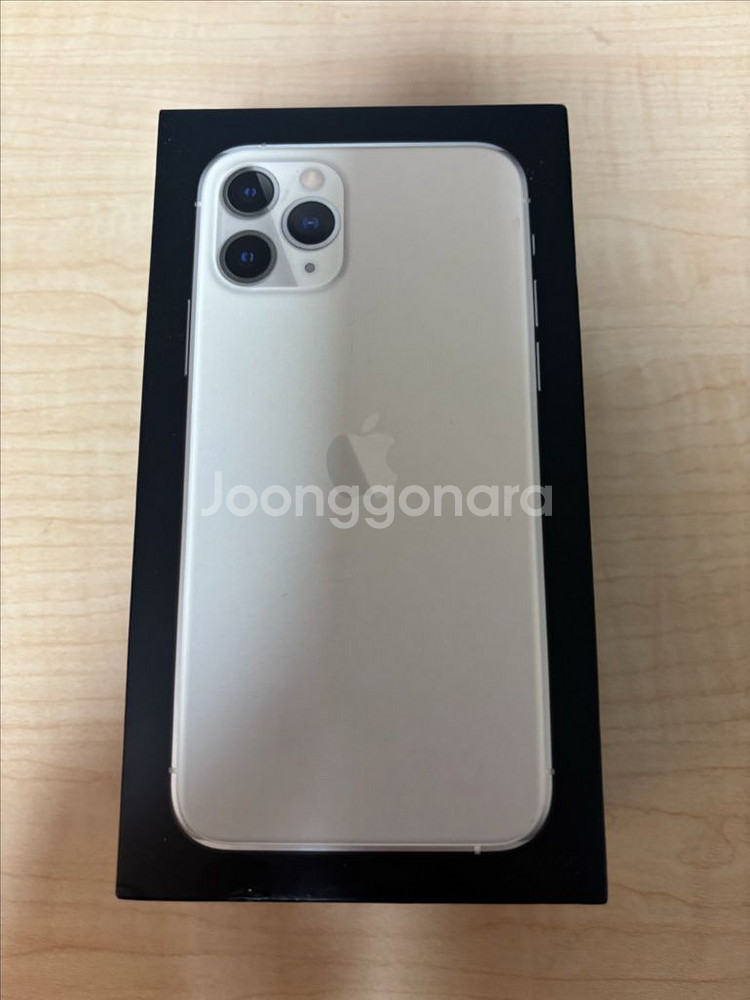 아이폰11pro64gb 실버 판매합니다.--0