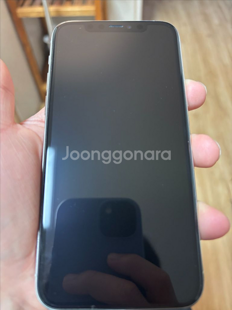 아이폰11pro64gb 실버 판매합니다.--8