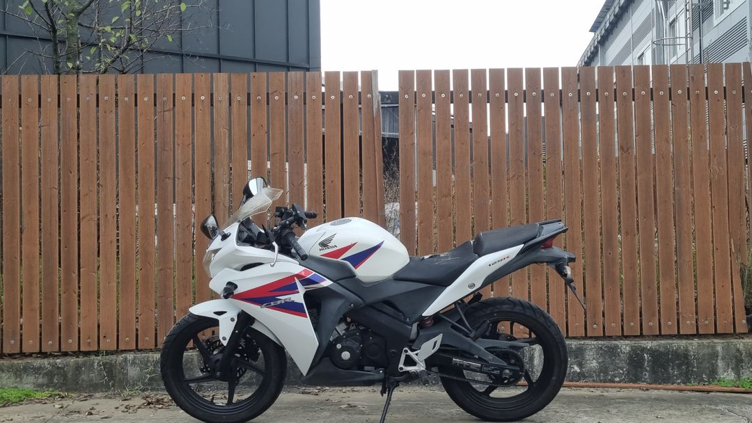 혼다 cbr125 14년식/2만2천키로수/건담/급매 이미지