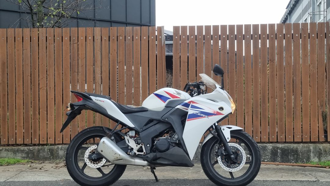 혼다 cbr125 14년식/2만2천키로수/건담/급매 이미지