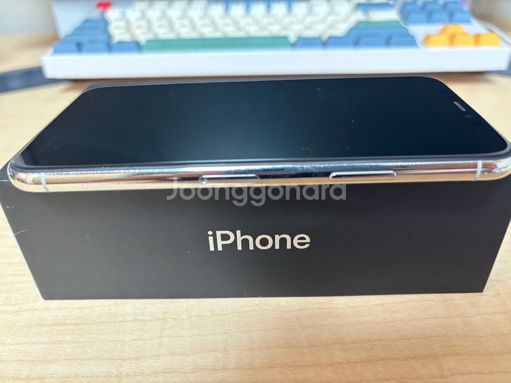 아이폰11pro64gb 실버 판매합니다.--11
