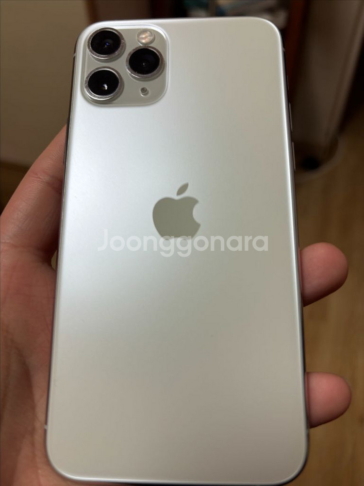 아이폰11pro64gb 실버 판매합니다.--14